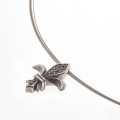 COLGANTE FLOR DE LIS NOIR